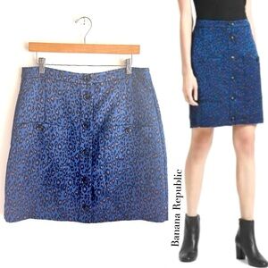 Leopard Jacquard Skirt by Banana Republic in navy & black button front w/pockets